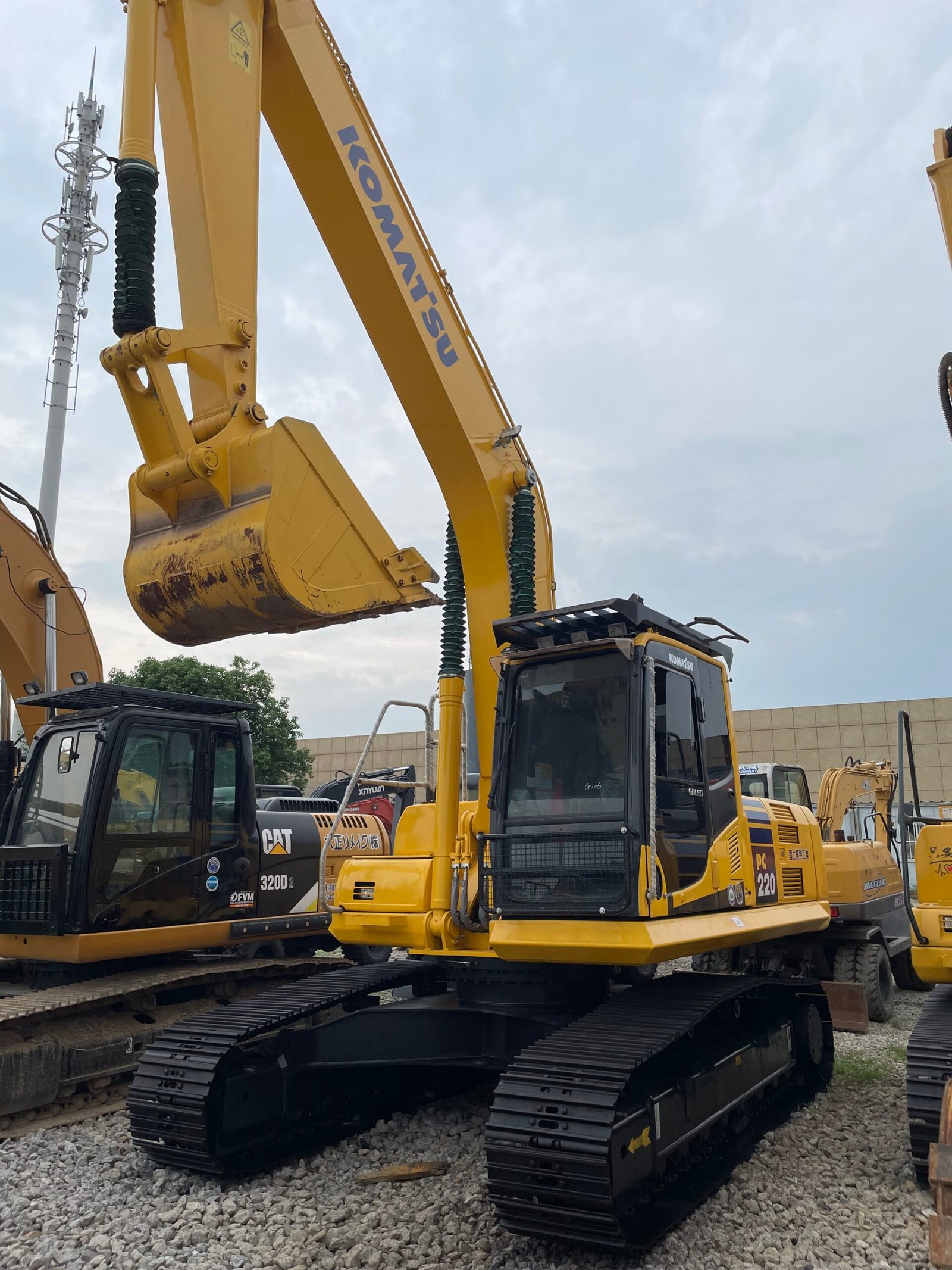 Escavadeira Komatsu PC220 usada