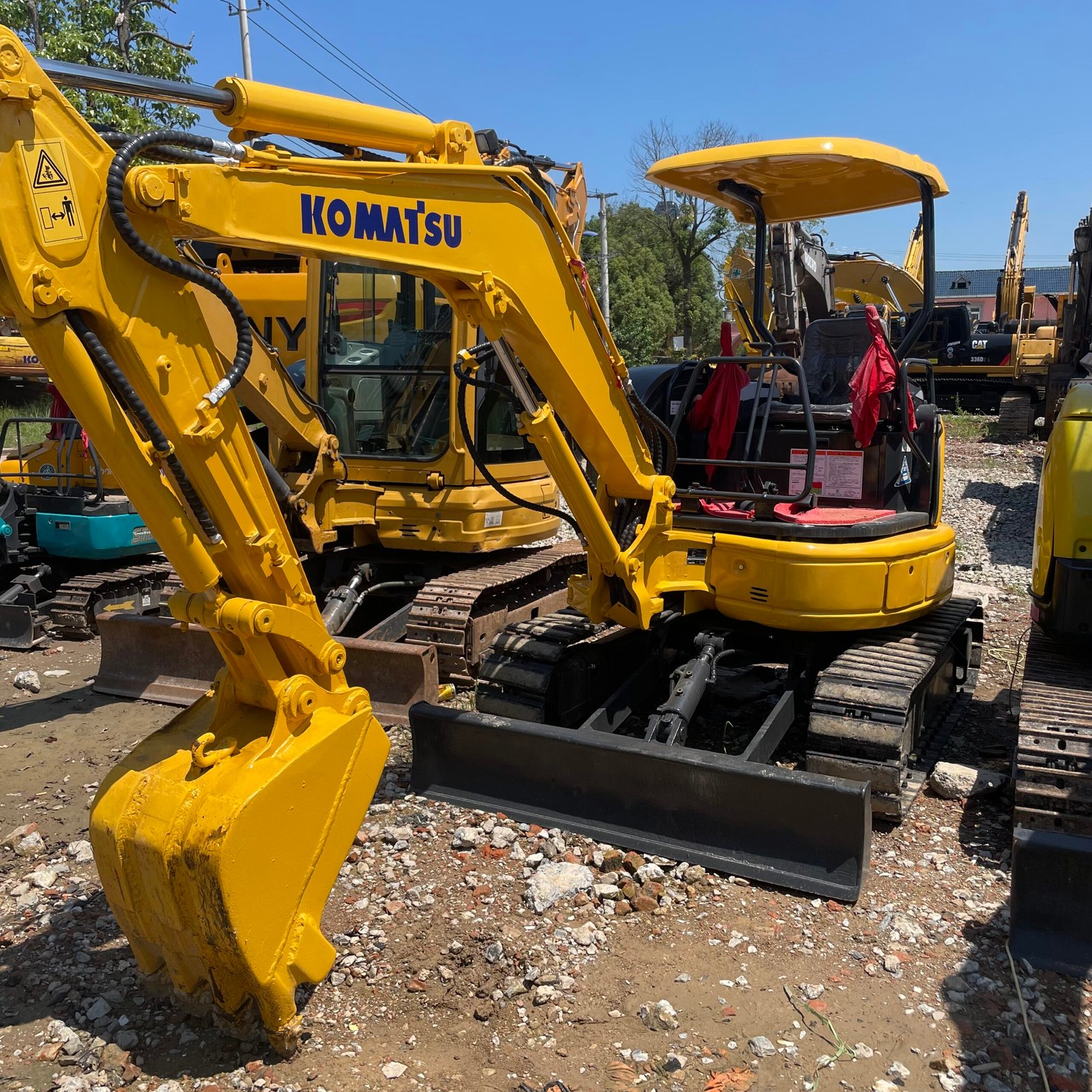 Escavadeira Komatsu PC30MR usada