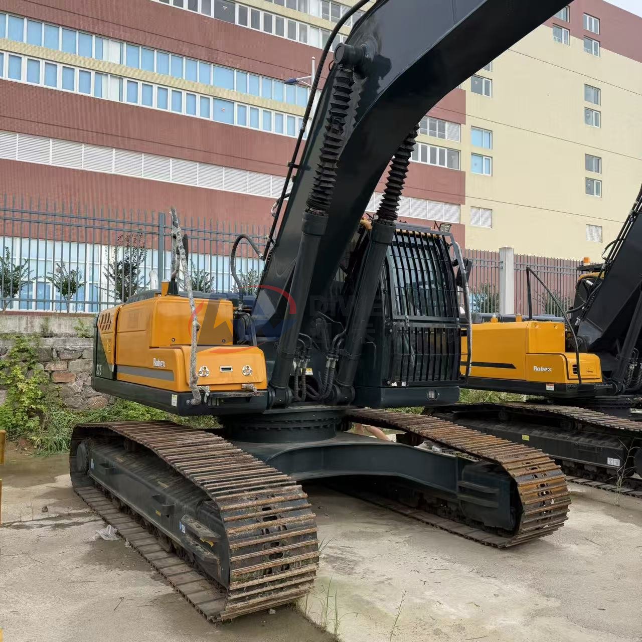 Hyundai 275 Used Crawler Excavator