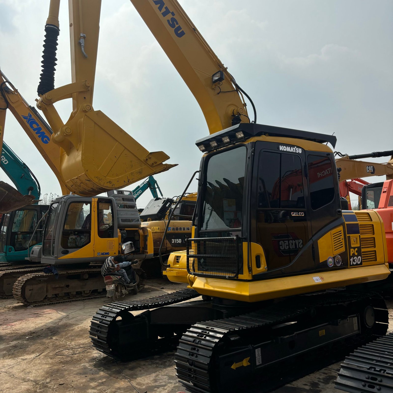 Escavadeira Komatsu PC130 usada